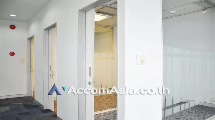 15  Office Space For Rent in Silom ,Bangkok BTS Sala Daeng at Bangkok Union Insurance AA12291